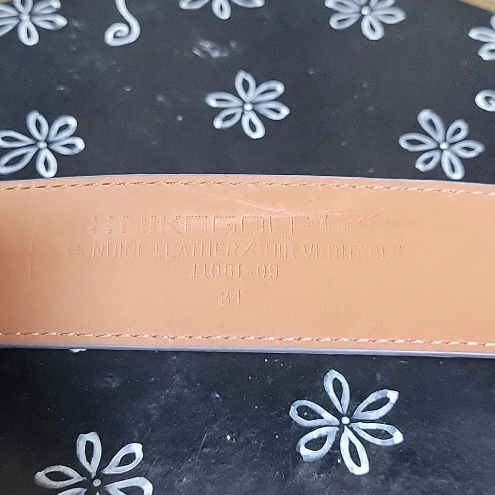 VGUC- Nike Golf ‘Grip Tech’ Leather Belt